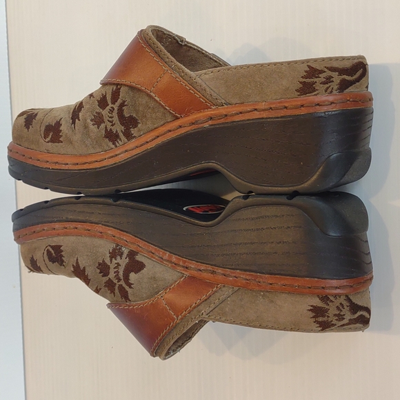 Klogs Austin Taupe Suede Tapestry Embroidered Clog - Picture 8 of 13
